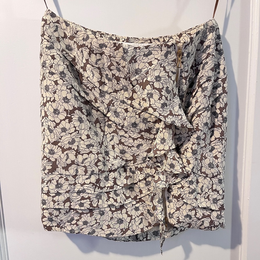 EUC Anthropologie Leifsdottir Women Sz 0
Ruffled Zip-Up Floral Mini Skirt
